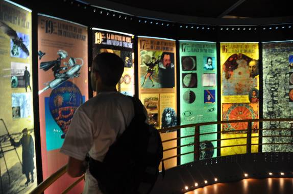 Visitando o museu do Centro Espacial em Kourou - Guiana  Francesa